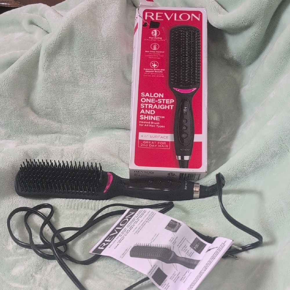 Revlon One-Step Straightening Brush - Black and Pink